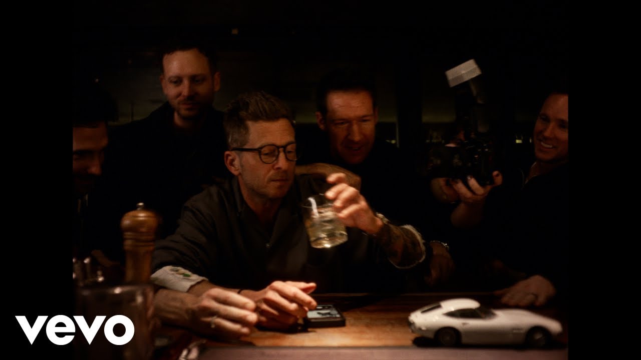 Video starten: OneRepublic – Invincible (from Kaiju No.8)