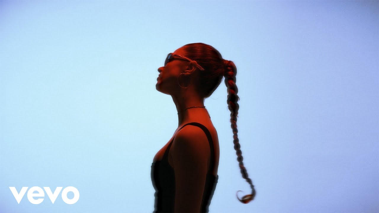Video starten: LUANA – STRASSENLICHTER