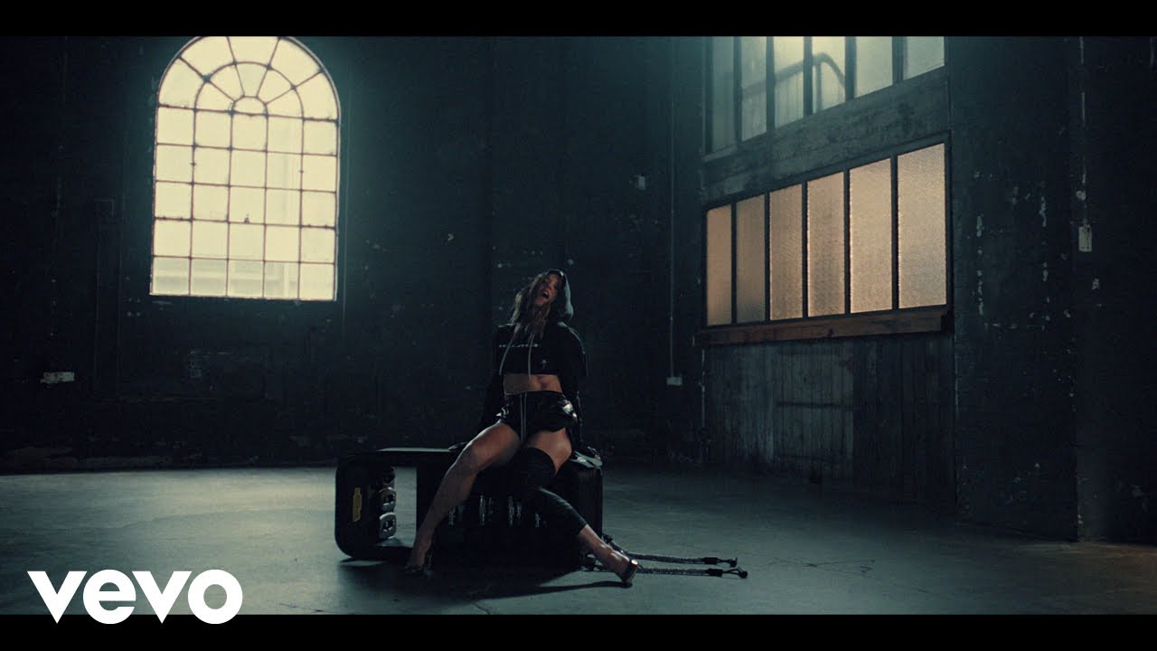Video starten: Melanie C – Sweat