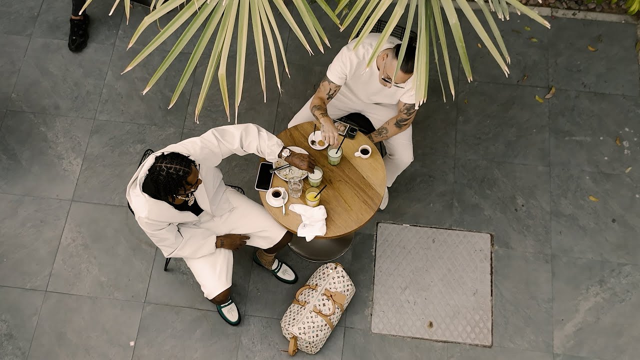 Video starten: RAF Camora & reezy – CONNECTED