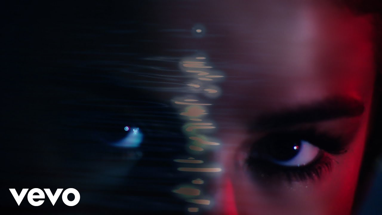 Selena Gomez & Marshmello – Wolves