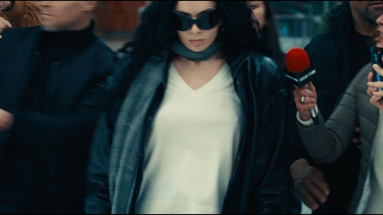 Video starten: Charli XCX – Von dutch