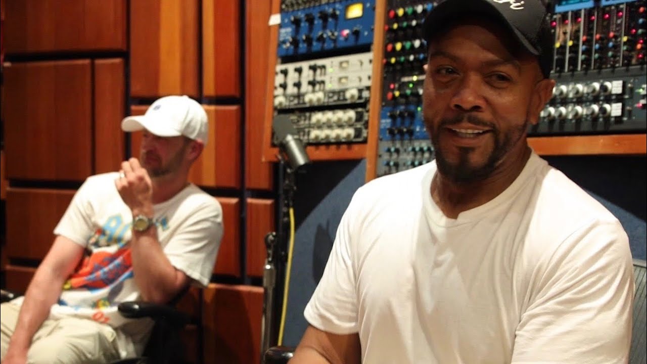 Video starten: Timbaland feat. Nelly Furtado & Justin Timberlake – Keep Going Up