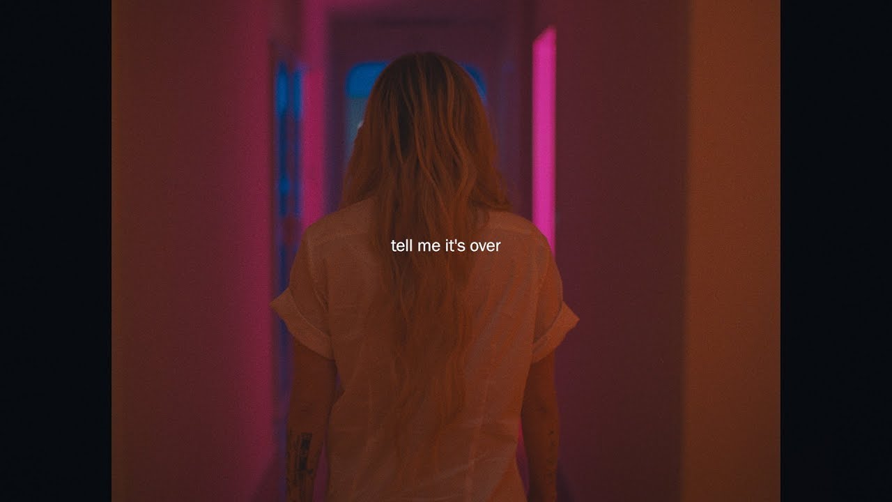 Avril Lavigne – Tell Me It's Over