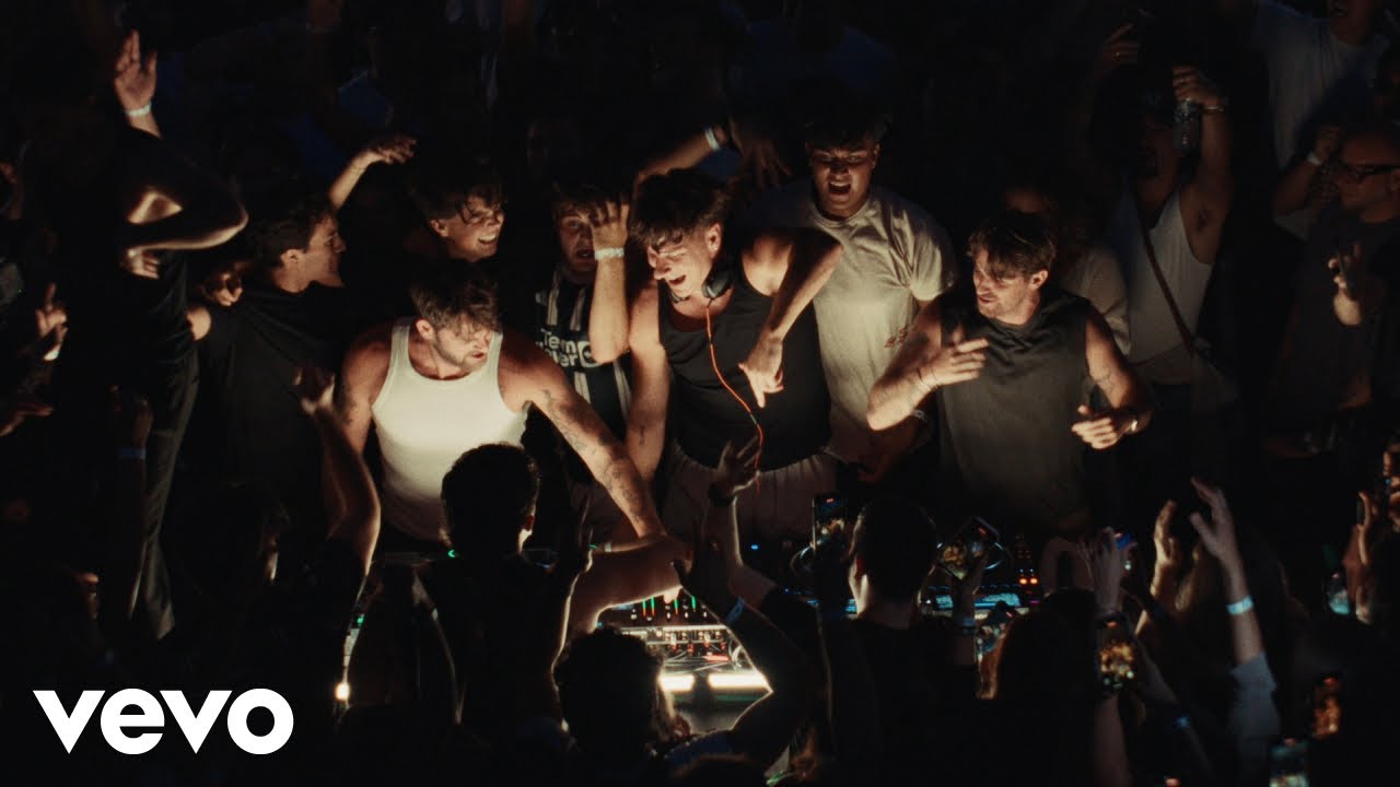 BUNT., The Chainsmokers & Izzy Bizu – Spaces