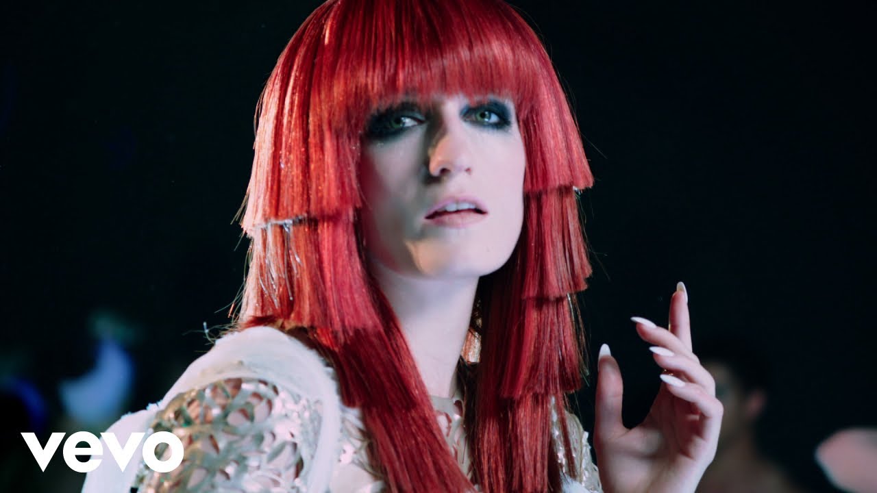 Video starten: Florence + The Machine – Spectrum (Say My Name)