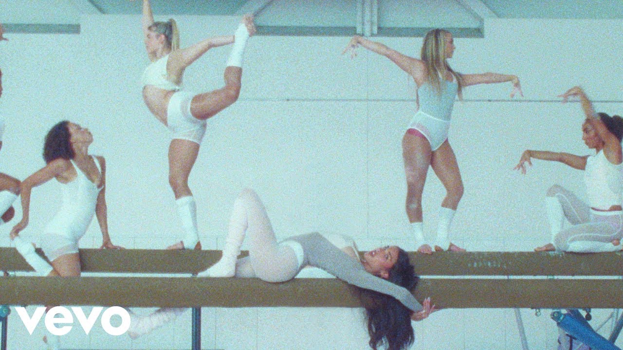 Video starten: Madison Beer – yes baby