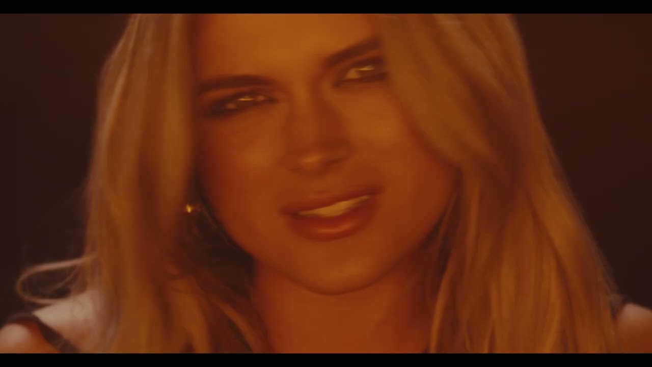 Video starten: Tiësto & Alana Springsteen – Hot Honey