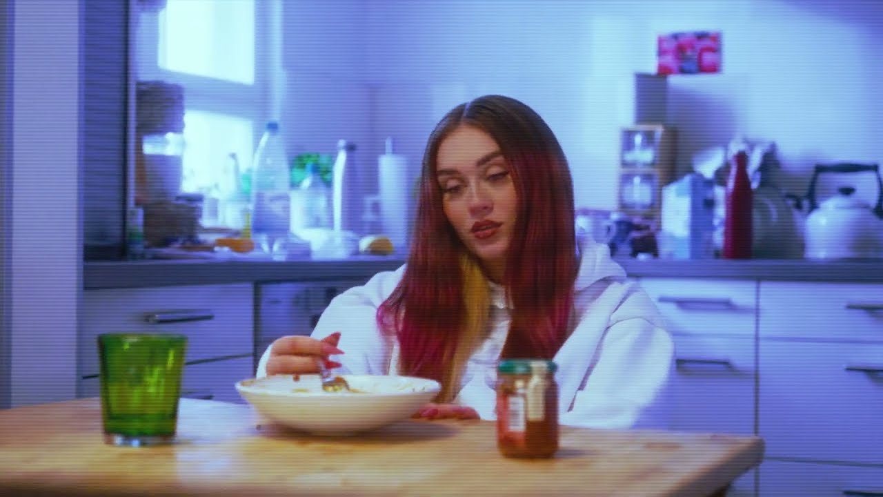 Video starten: LEEPA – here/hier
