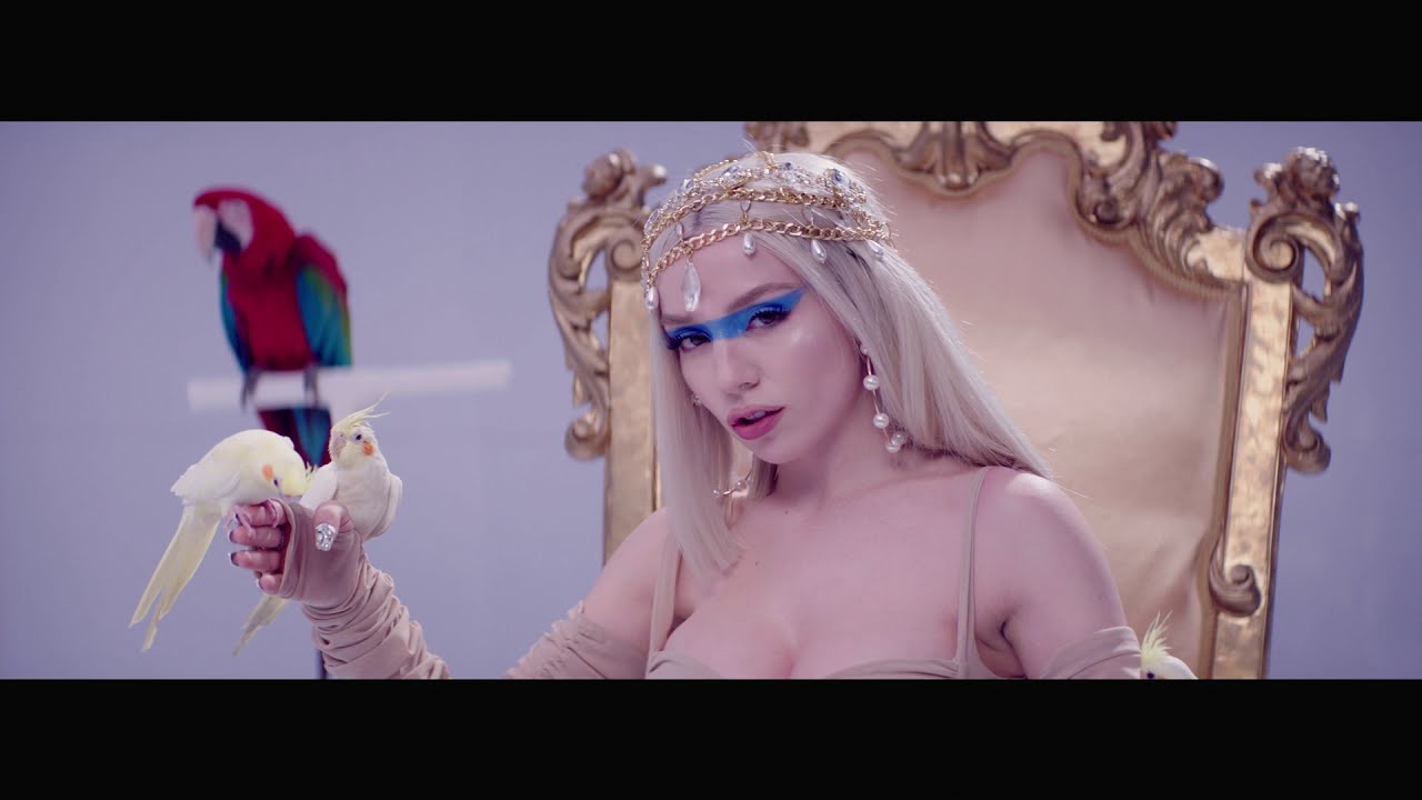 Ava Max – Kings & Queens