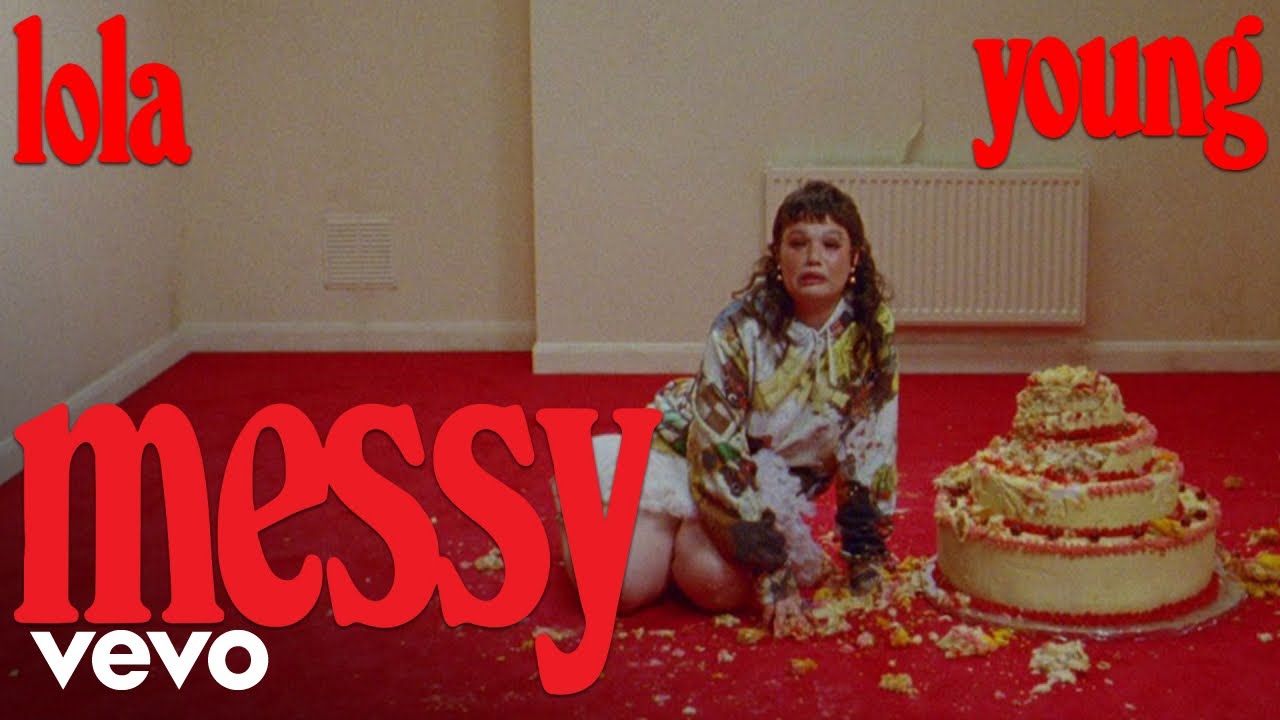 Video starten: Lola Young – Messy
