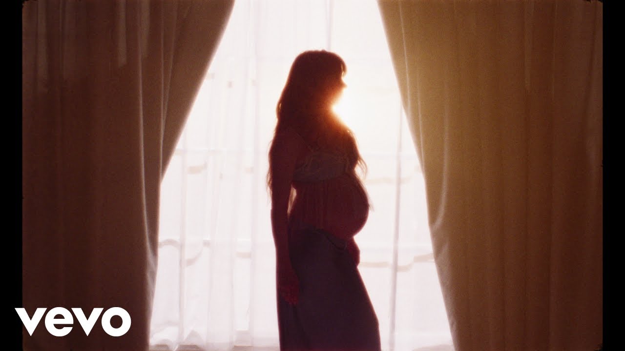 Video starten: Carly Rae Jepsen – After All