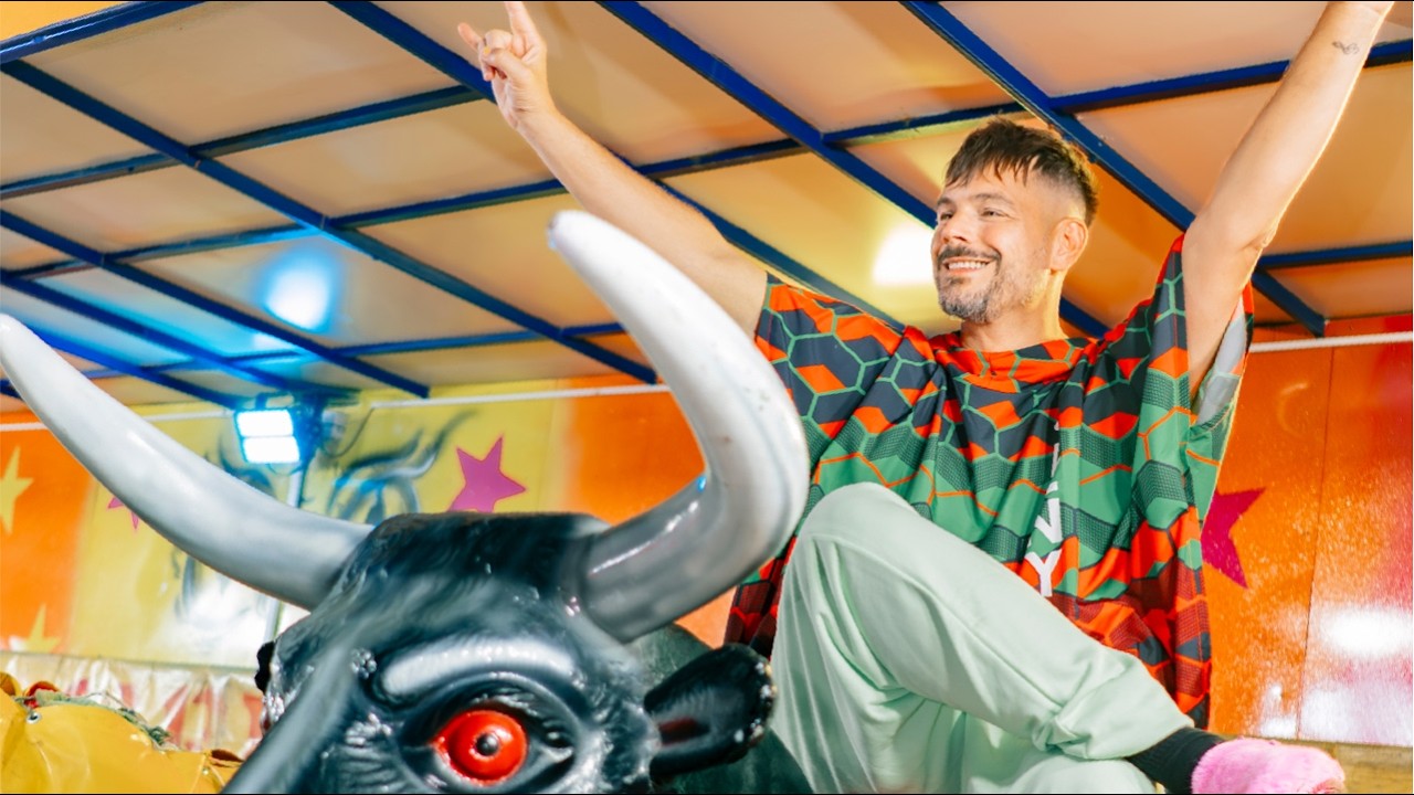 Video starten: Nevio Passaro – Motzi Mozzarella
