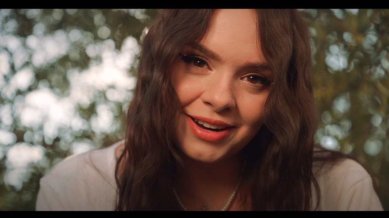 Video starten: Alycia Marie – Hold Me Back