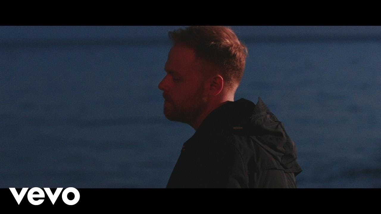 Tom Walker – Leave A Light On