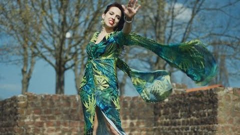 Video starten: Acarina – Raus aus meinen Träumen