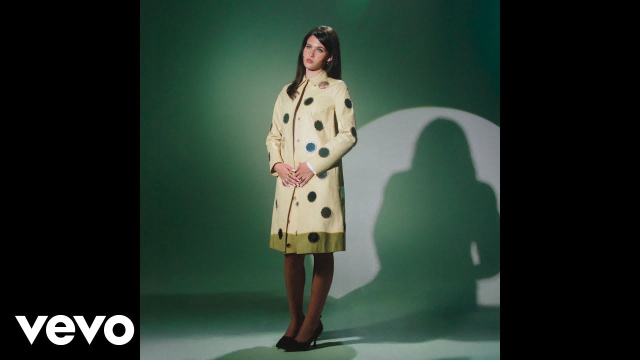 Video starten: Sienna Spiro – Die On This Hill