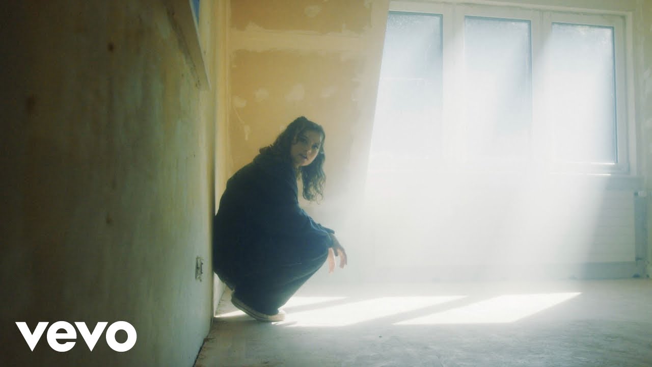 Video starten: LUANA – Allein