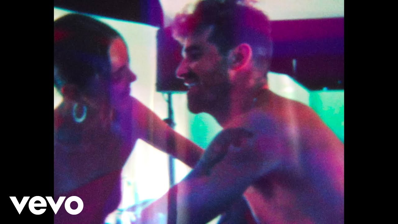 The Chainsmokers – Summertime Friends