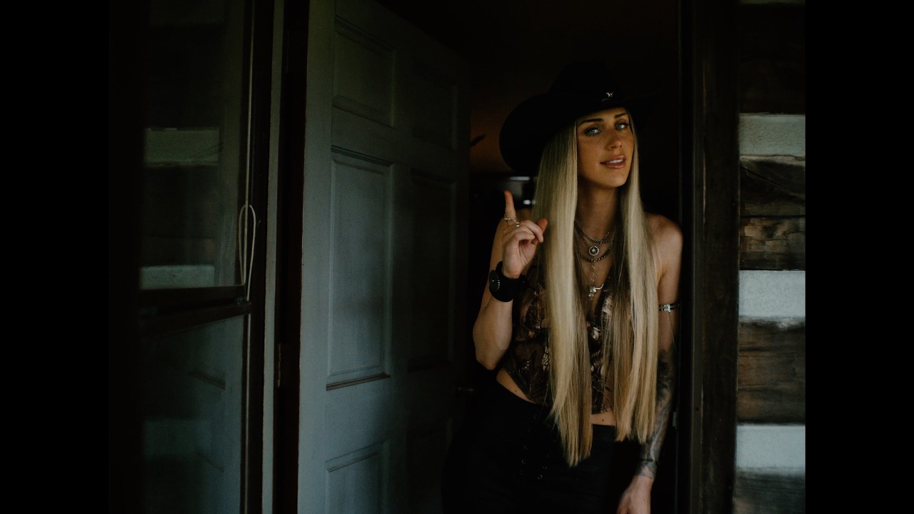 Alli Walker – DOG AT THE DOOR