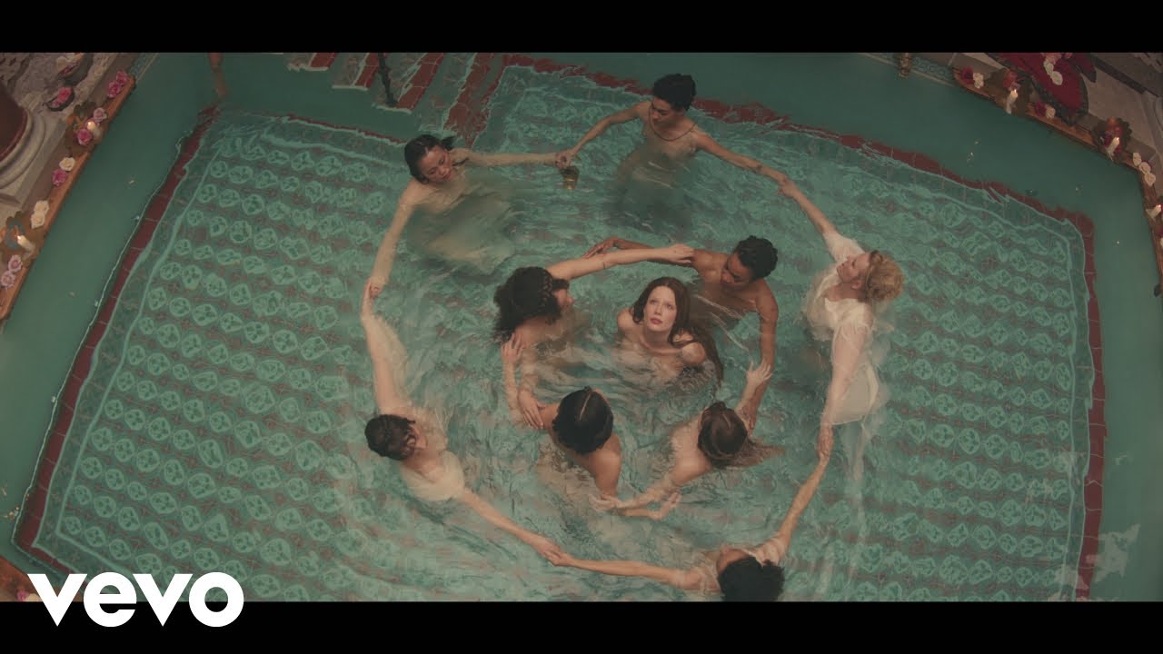 Halsey – I Am Not A Woman, I'm A God