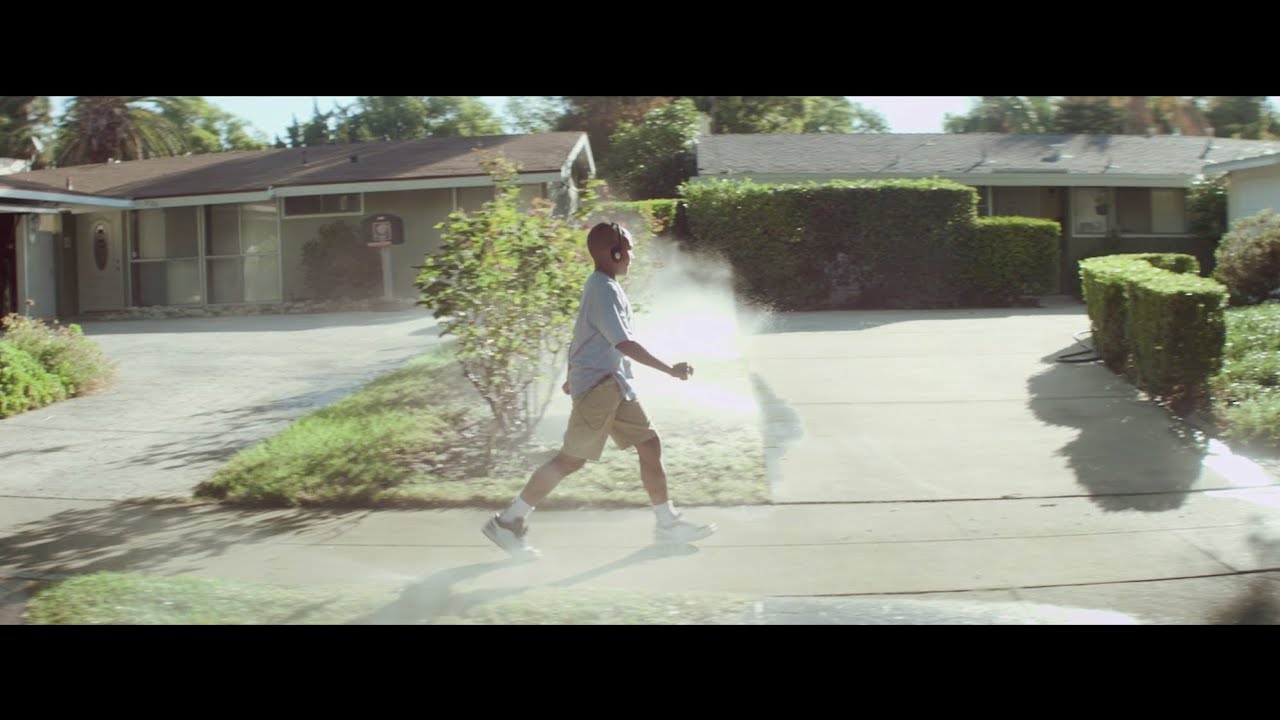 Flight Facilities feat. Micky Green – Stand Still