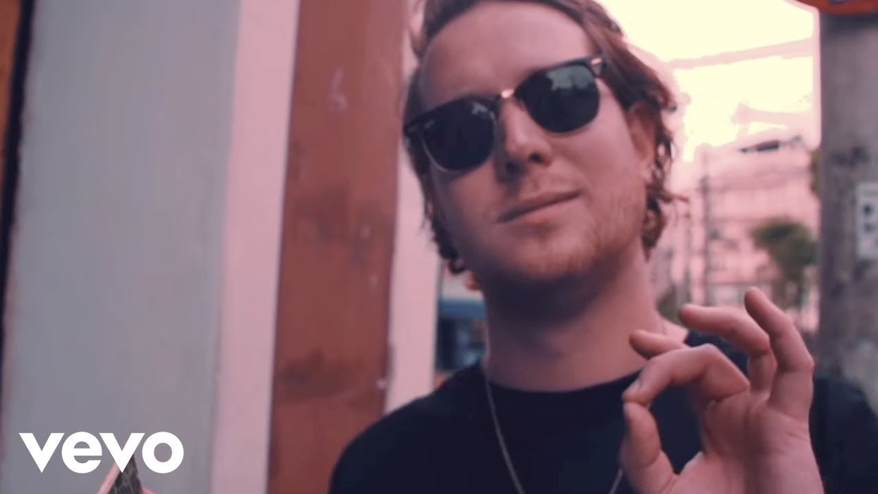 Bakermat feat. Alex Clare – Living
