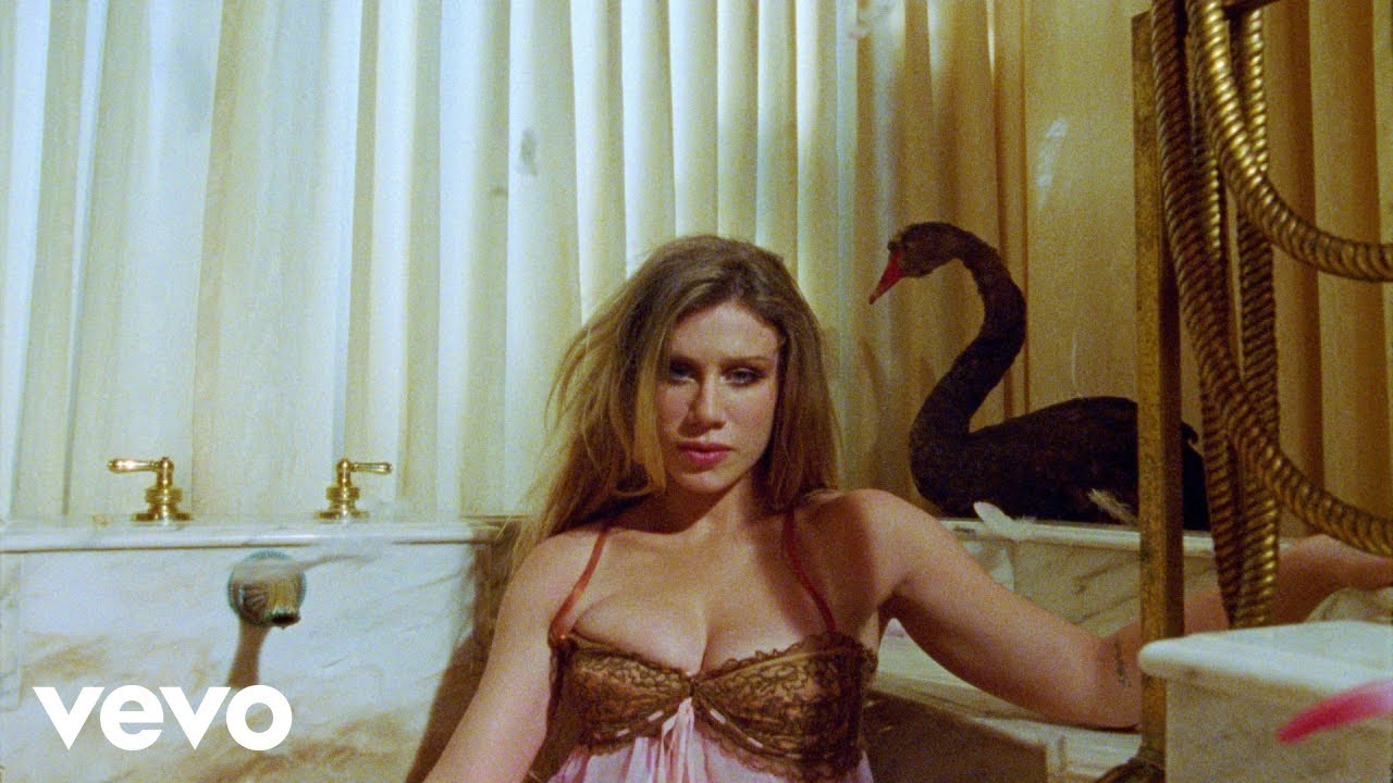 Slayyyter &ndash; Wor$t Man in Americ
