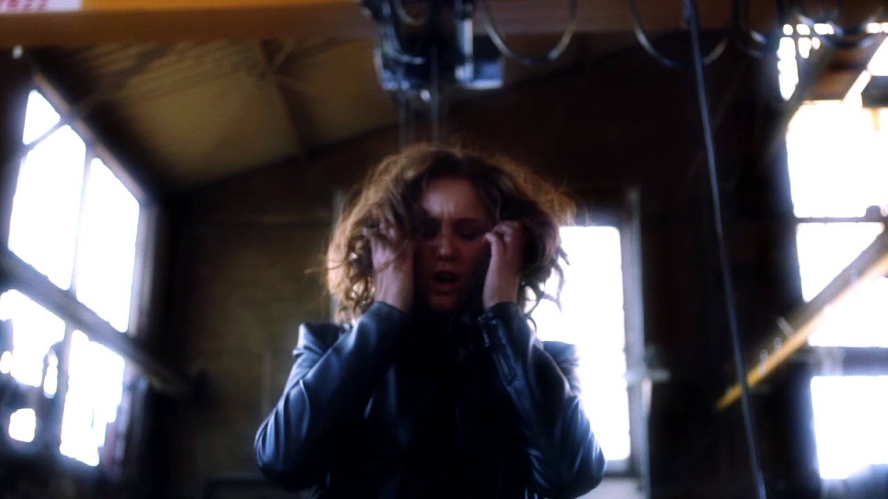 Video starten: Halliday – Heartbroken