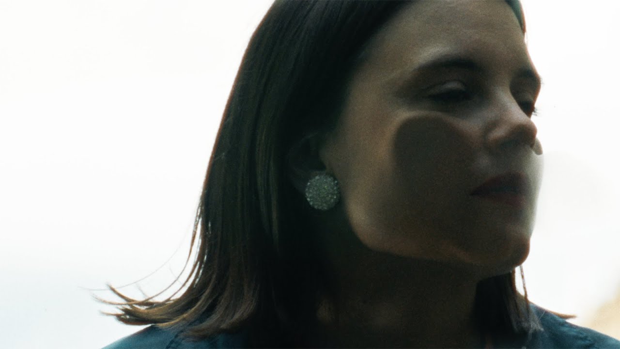 Sophia Kennedy &ndash; Squeeze Me