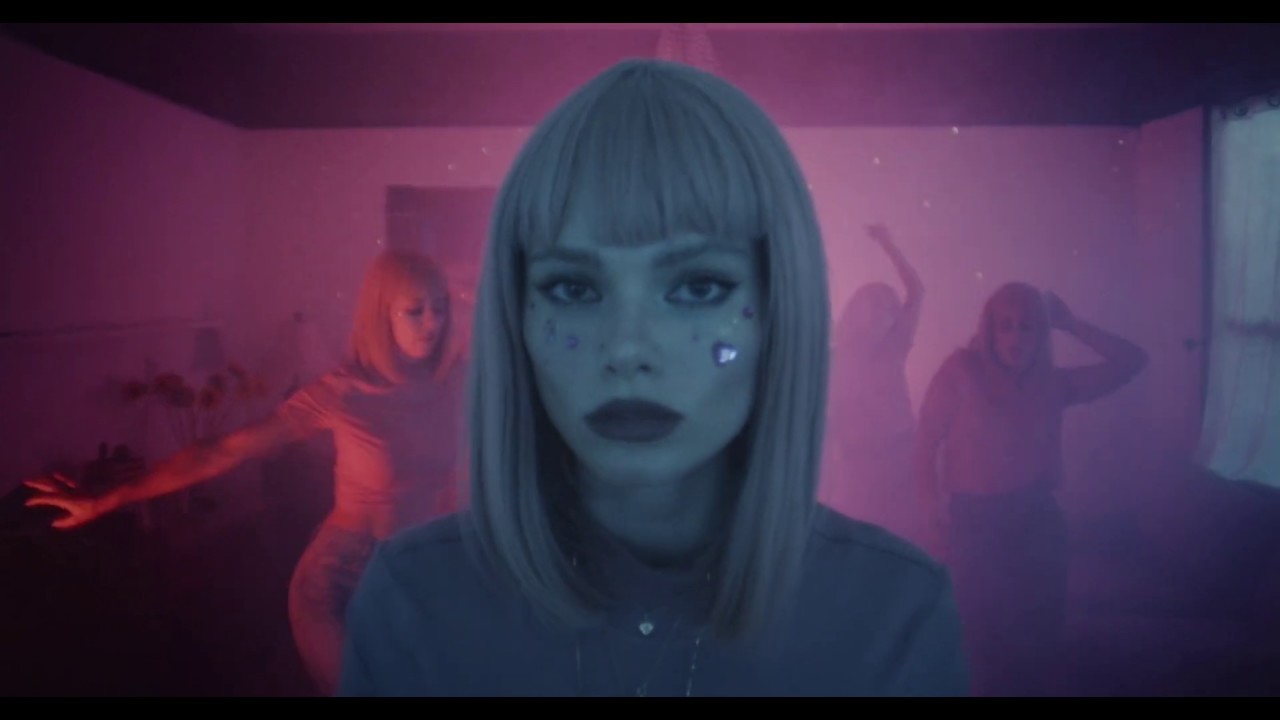 Winona Oak – Lonely Hearts Club