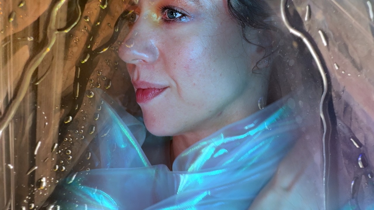 Video starten: Friede Merz – car window