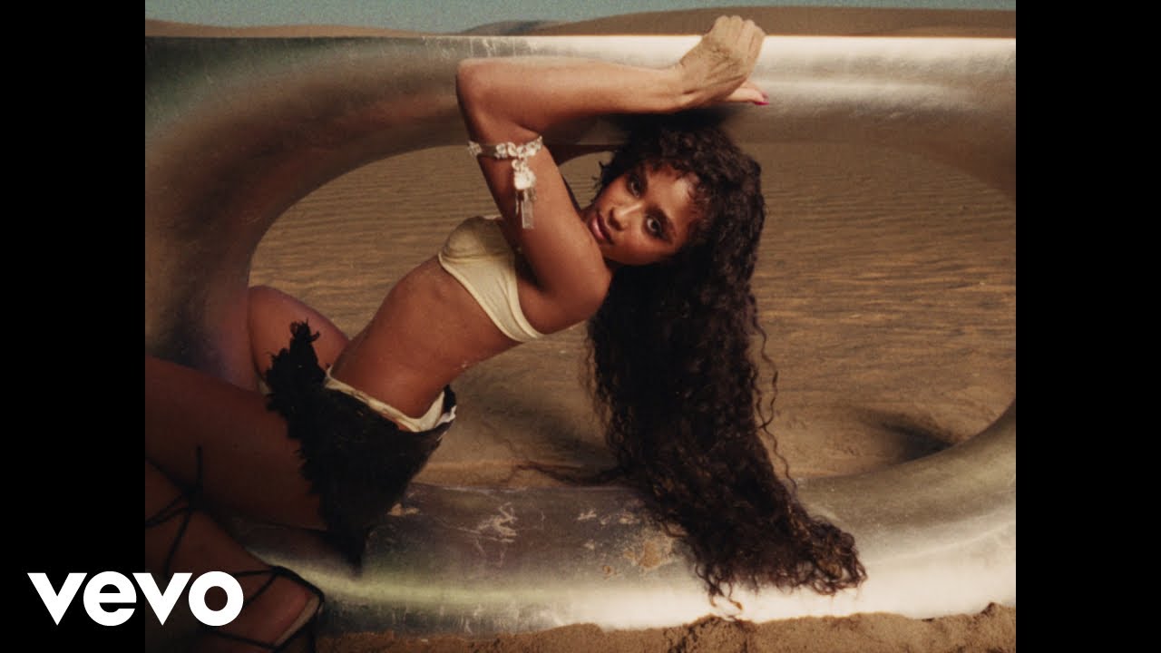 Video starten: Tyla – Bliss