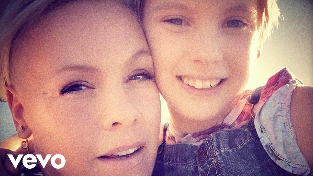 P!nk & Willow Sage Hart – Cover Me In Sunshine