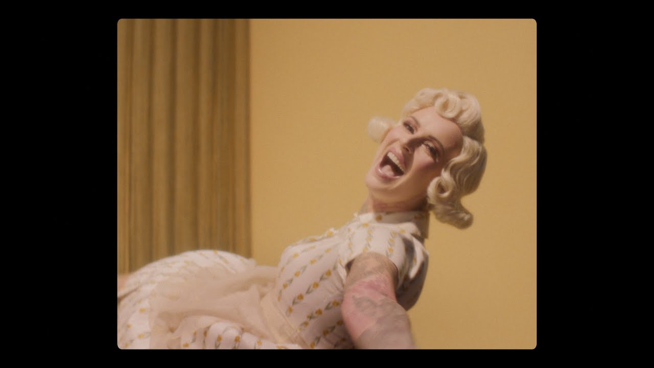 Video starten: Yaenniver feat Luci van Org – Mädchen Mädchen