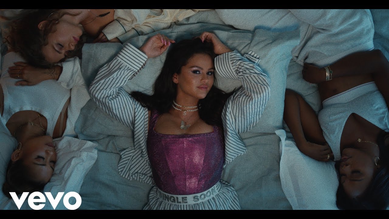 Video starten: Selena Gomez – Single Soon