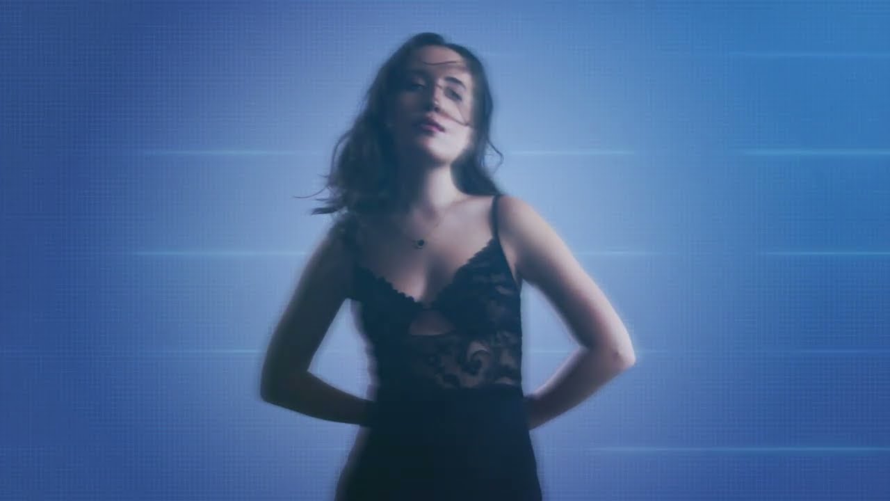 Video starten: Alice Merton – Loveback