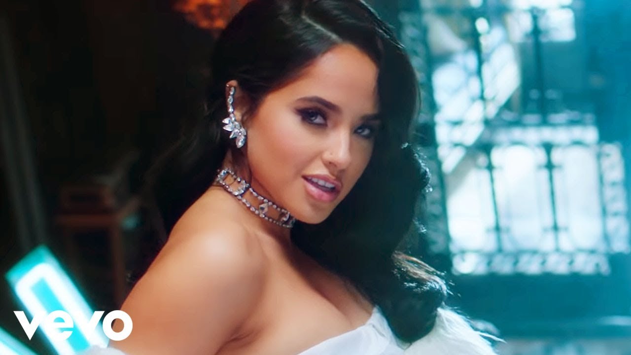 Becky G & Natti Natasha – Sin Pijama